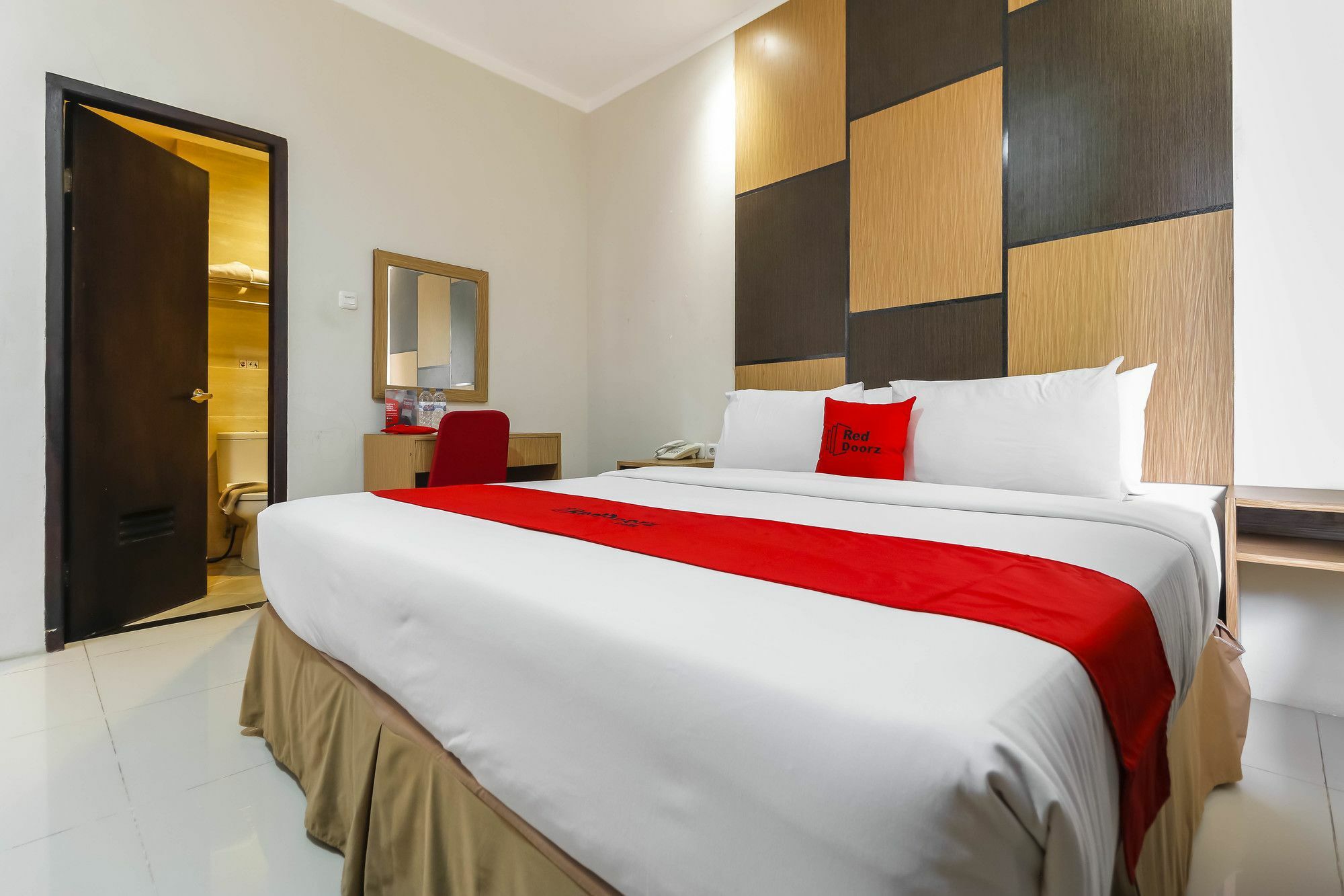 เรดดอร์ซ พลัส เนียร์ ปันไต โลซารี Hotel มากาซาร์ ภายนอก รูปภาพ